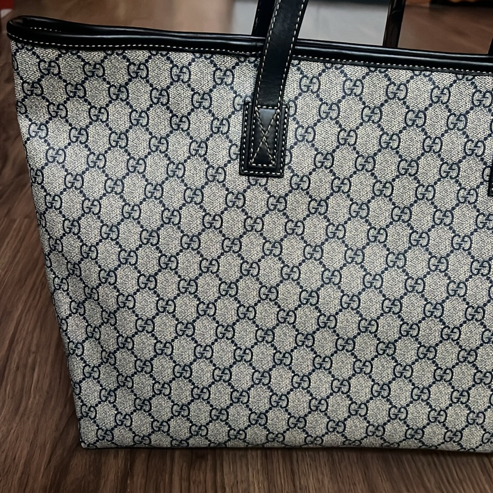 A314- 💯% authentic Gucci shoulder bag - Picture 8 of 16